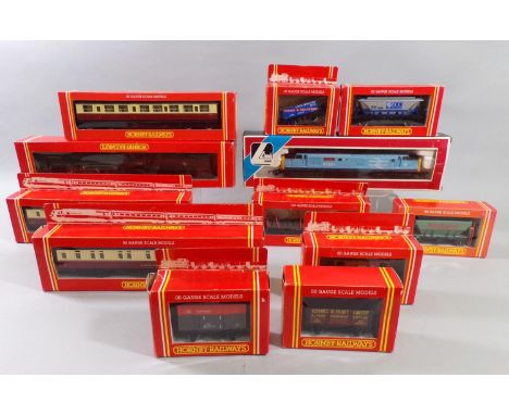 Collection of boxed Hornby 00 gauge rail models including 4-6-2 loco 'William Shakespeare' R329, 3 coaches in crimson &amp; c