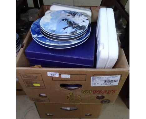 Various boxed collector's plates, including Wedgwood