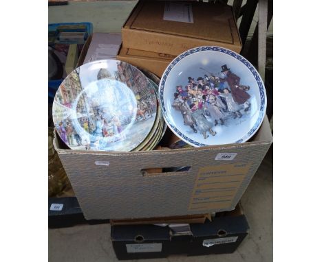 Various boxed collector's plates, including Davenport and Wedgwood