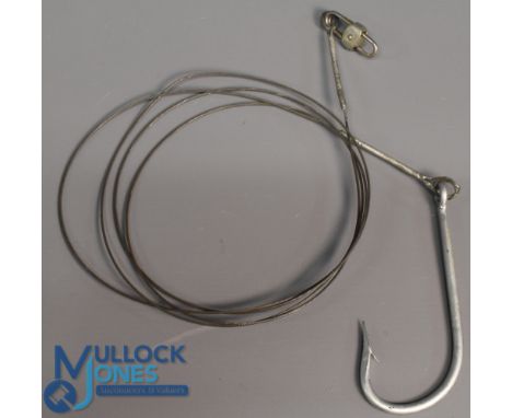 Hardy Bros Alnwick Zane Grey type Big Game hook and wire trace – hook stamped with maker's details, hook measures 5" approx. 