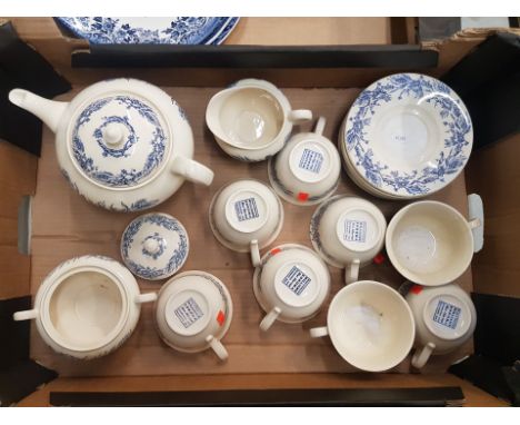 Williams Sonoma blue harvest pattern tea and dinnerware items to include to include Teapot, milk jug, lidded sugar, 8 cups an