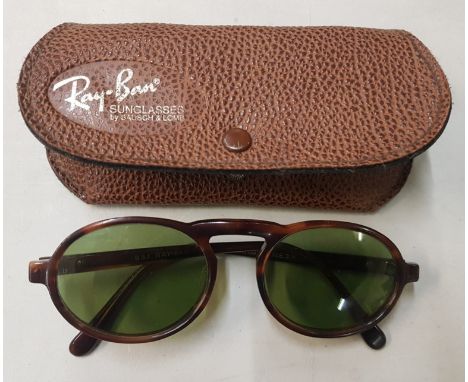 Vintage pair of Ray-Ban Bausch &amp; Lomb Gatsby style 3 W0939, with vintage Ray-Ban case. 