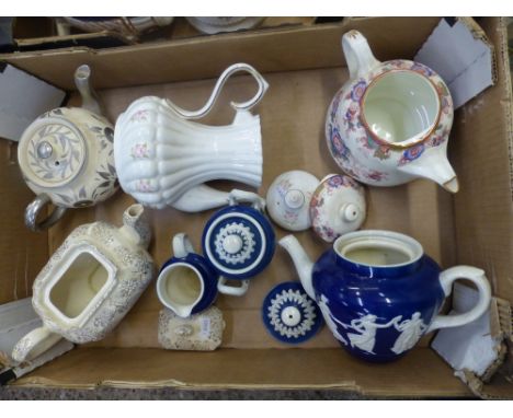 A mixed collection of teapots to include Dudson's 3 piece tea service, Sadler cube teapot, Ellgrave teapot etc (1 tray). 