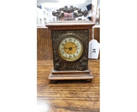 Antique 1900s carriage clock with enamelled face and key wynder. 