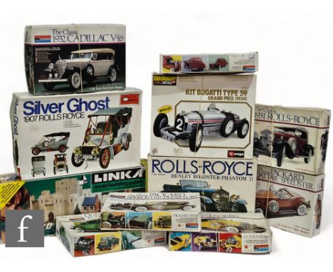 A collection of assorted plastic model kits, to include a Minicraft 1514 1:16 scale Rolls-Royce Silver Ghost, a Bburago 7005 