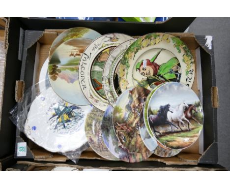 A mixed collection of items to include: Royal Doulton Seriesware plates, decorative similar wall plates, ceramic planters (3 