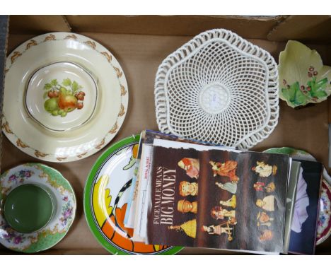 A mixed collection of item to include: Creamware Lattice plate, Wedgwood Clarice Cliff plate, ROyal Doulton vintage catalogue