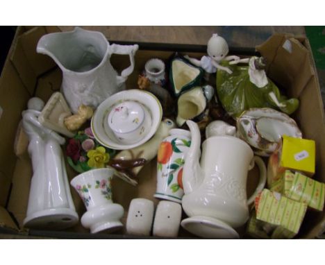 Mixed collection of ceramic items: character jug, vases, jug etc (1 tray). 