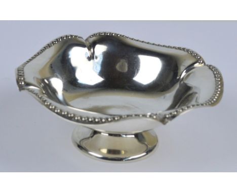 WILLIAM HUTTON & SONS LTD; an Edward VII hallmarked silver quadrilobed footed bonbon dish with bead decorated rim, Birmingham