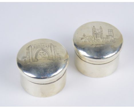 CRISFORD & NORRIS; a pair of Edward VII hallmarked silver cylindrical trinket boxes each engraved with St Andrews architectur