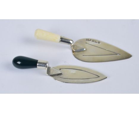 S.J. ROSE & SON; an Elizabeth II hallmarked silver ivory handled bookmark modelled as a trowel, Birmingham 1979, length 6.5cm