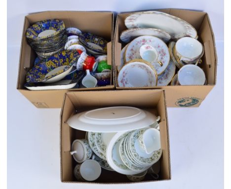 A mixed quantity of tea and dinner ware to include Royal Albert "Regal Series" teacups and saucers, Wedgwood "Perugia" part d