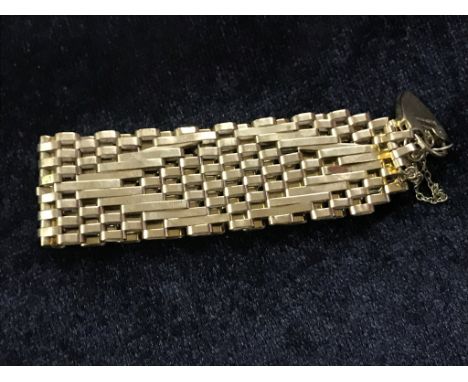 A 9ct gold gate bracelet