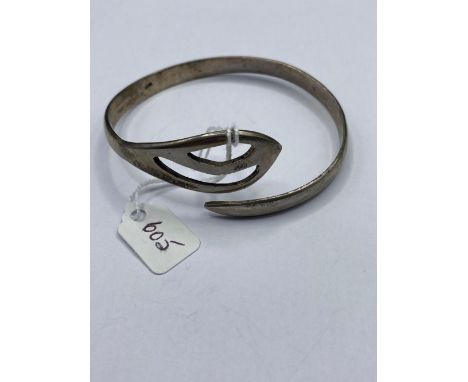 A silver serpent bangle 30 gms