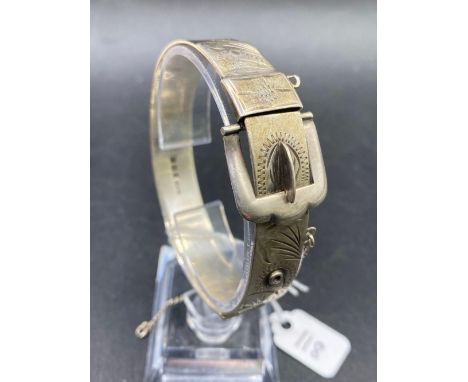 A heavy gauge belt buckle bangle