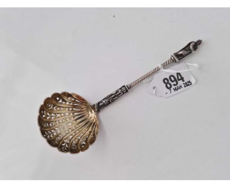 A good quality Victorian sifter spoon with shell bowl, apostle finial, London 1850, 49g