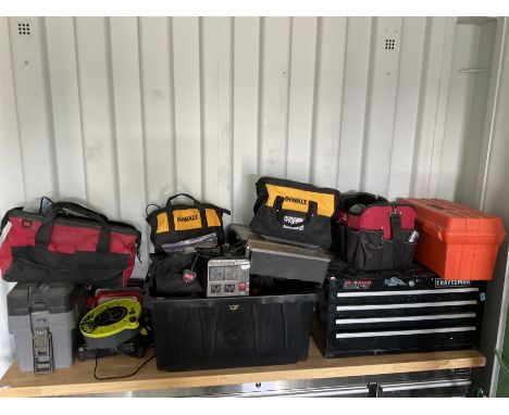 Large quantity of tools and power tools such as Craftsman large tool box, with tools Irwin vice, DeWalt Vibro sanding machine