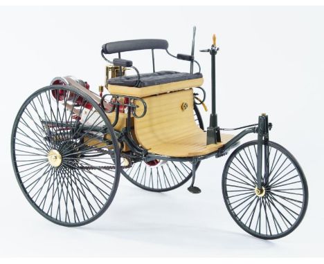 The 1886 Benz Patent Motorwagen. A 1:8 scale diecast replica, by Franklin Mint, in glazed case, 38cm wide, 26cm deep, 26cm hi