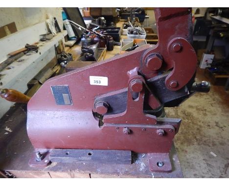 A Handy bench mounted shearing machine, with lever action. Auctioneers Note: This lot is located at 93 Northorpe Road, Thurlb