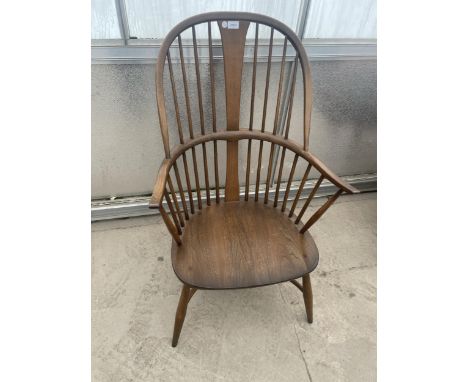 AN ERCOL ELM WINDSOR CHAIR WITH SPINDLE BACK AND SIDES, WITH CRINOLIN BOW 