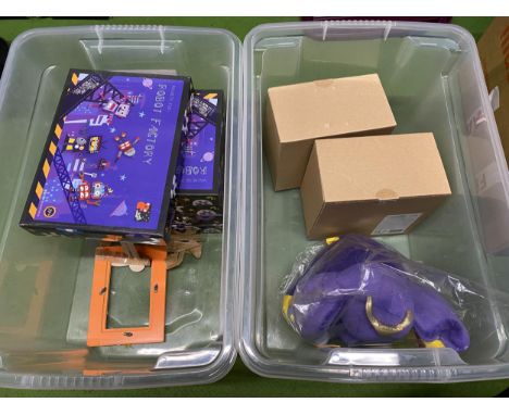 VARIOUS ITEMS TO INCLUDE BIRD BOX KITS, ROBOT FACTORY, PLUSH ELEPHANT ETC 