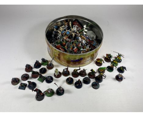 A LARGE COLLECTION OF WARHAMMER MODELS TO INCLUDE LORD OF THE RINGS WITH LOTS OF METAL FIGURES - FELLOWSHIP OF THE RING TOGET