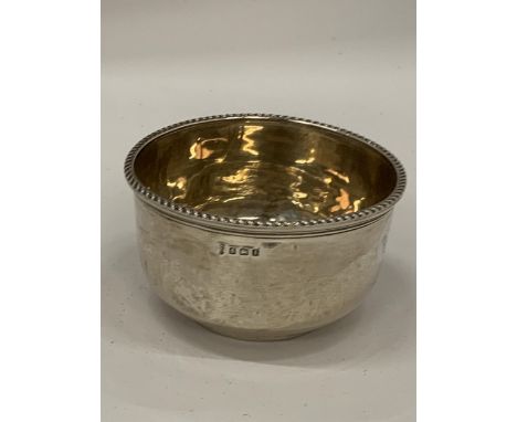 A BIRMINGHAM HALLMARKED SILVER BOWL, WEIGHT 90G, HEIGHT 6CM 