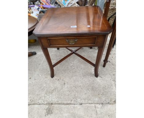 A MAHOGANY AND INLAID LAMP TABLE WITH SINGLE DRAWER 