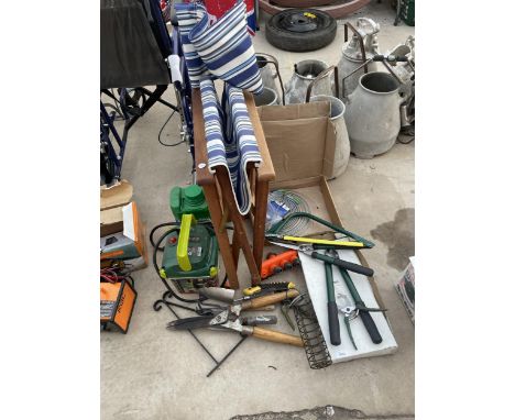 AN ASSORTMENT OF TOOLS TO INCLUDE A DIRECTORS CHAIR, LOPPERS AND TROWELS ETC 