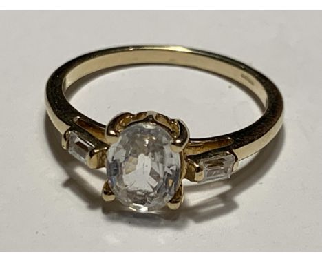 A 9 CARAT GOLD RING WITH A WHITE SAPPHIRE SIZE N/O 