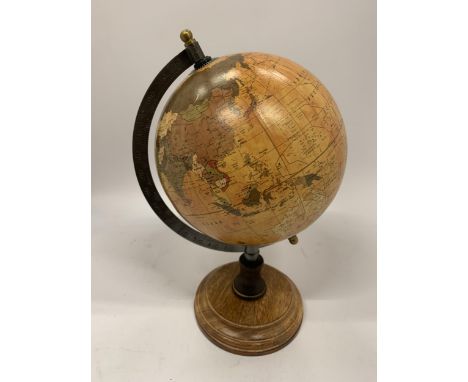 A VINTAGE STYLE DESK GLOBE, HEIGHT 27CM 