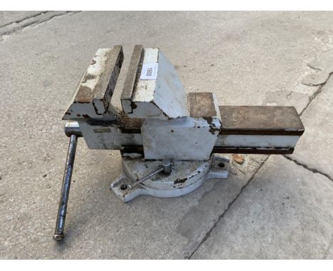 A MACALLISTER BENCH VICE BELIEVED IN WORKING ORDER BUT NO WARRANTY 