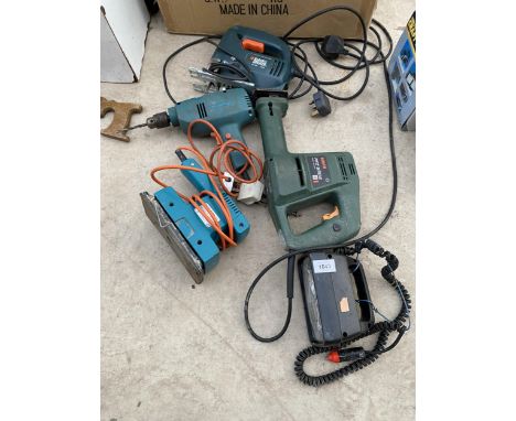 AN ASSORTMENT OF POWER TOOLS TO INCLUDE A BLACK AND DECKER DRILL AND JIGSAW ETC 