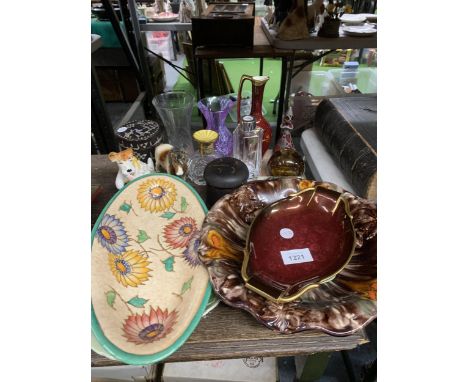 A MIXED LOT TO INCLUDE A CARLTON WARE ROUGE ROYALE DISH, CROWN DEVON LUSTRE JUG, A GOEBEL PONY, SYLVAC DOG, A SCENT BOTTLE WI