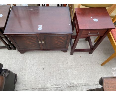 A MAHOGANY TWO DOOR TV STAND AND BEDSIDE TABLE 