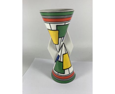 A WEDGWOOD CLARICE CLIFF YO-YO VASE 