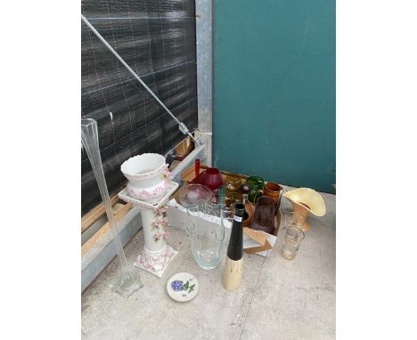 AN ASSORTMENT OF ITEMS TO INCLUDE VASES AND A JARDINAIRE STAND ETC 
