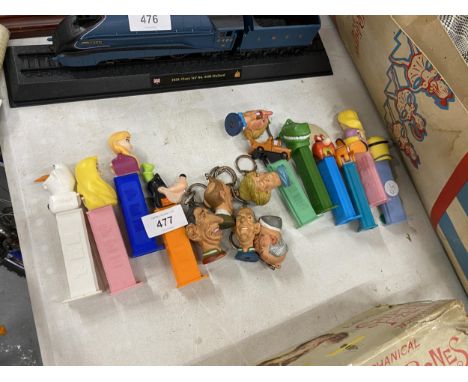 A GROUP OF VINTAGE PEZ DISPENSERS 