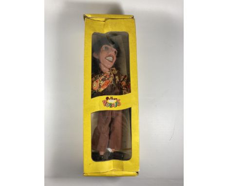 A VINTAGE 1970'S PELHAM PUPPET - SL16 GUITARIST IN ORIGINAL BOX 