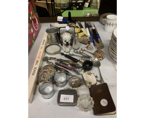 VARIOUS VINTAGE ITEMS TO INCLUDE A TANKARD, CLOCK, SPOONS, WADE, MAGNIFYING GLASS ETC 