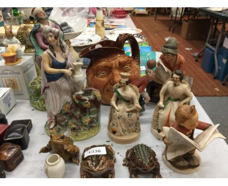 A COLLECTION OF VINTAGE FIGURES TO INCLUDE STAFFORDSHIRE, GOEBEL, FROGS, A ROYAL DOULTON TOBY JUG, ETC 