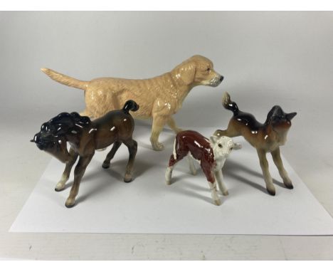 FOUR CERAMIC ANIMALS TO INCLUDE A ROYAL DOULTON RETRIEVER, A BESWICK FOAL, MIDWINTER FOAL AND A BESWICK HEREFORD CALF (A/F) 