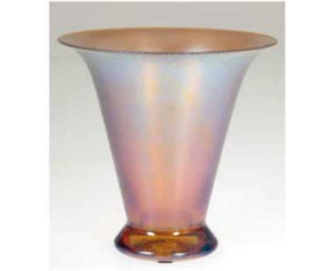 Art-Deco-Vase, um 1930, WMF Myra, gelbes bis bernsteinfarbenes, irisierendes Glas, Trichterform mit ausschwingendem Rand, H. 