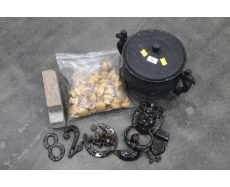 Ice bucket in the form of two handled cooking vessel, box with wooden knobs, lion door knocker and horseshoes etc 