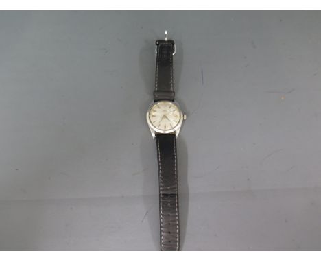 A gentleman's Tudor Oyster date wristwatch, manual wind operation baton markers on silvered dial with date aperture at 3 o'cl