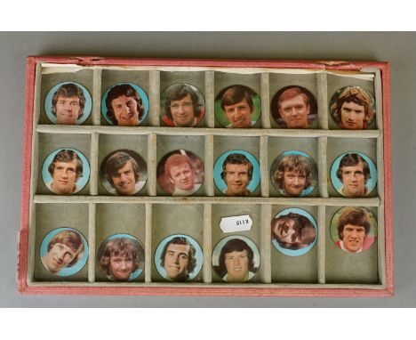 18 Esso Footballer Tin Discs featuring 18 Footballers from 1960's / 70's including Shilton, Marsh, Peters, Hunter, Bremner, e