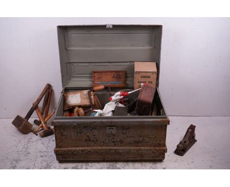 A large metal trunk containing a large quantity of vintage carpenters tools.
