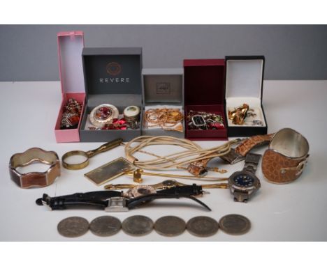 A collection of contemporary and vintage jewellery to include gold and silver examples together with a quantity of commemorat