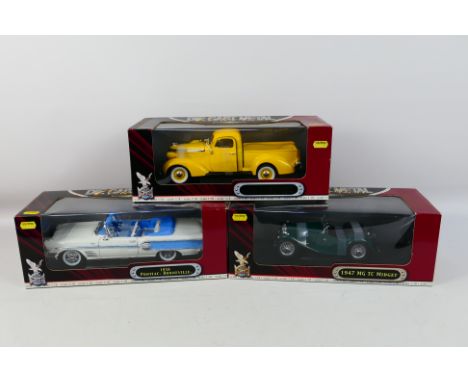 Road Signature - Three boxed 1:18 scale diecast model cars from Road Signature. Lot consist of #92438 1958 Pontiac Bonneville