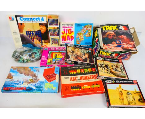 Waddingtons - NuBee - Hope - Others - A collection of vintage chldren's jigsaw puzzles and games. Lot includes three Waddingt
